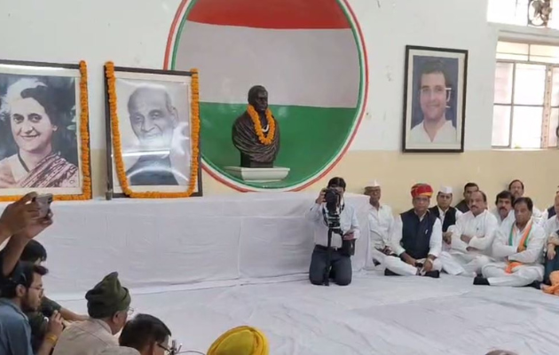पीसीसी मुख्यालय पर इंदिरा गांधी और सरदार पटेल को श्रद्धांजलि