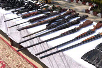 मणिपुर की पहाड़ियों से बरामद हुए हथियार और गोला-बारूद