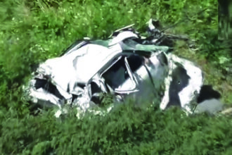 हिमाचल में खाई में गिरे वाहन से 3 की मौत, बचाव कार्य जारी