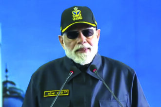 प्रधानमंत्री मोदी ने नौसेना के साथ मनाई दीपावली