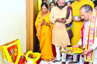 दीपावली पर मदन राठौड़ ने लक्ष्मी पूजन किया
