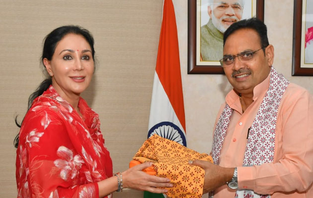 दीपावली पर मुख्यमंत्री से मिली दिया कुमारी, दी शुभकामनाएं