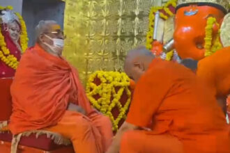 गणेश मंदिर में वासुदेवानंद सरस्वती की पूजा और लोगों के कल्याण की कामना