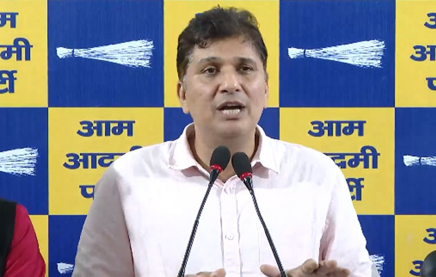 दिल्ली सरकार पर प्रदूषण आंकड़ों में हेरफेर का आरोप