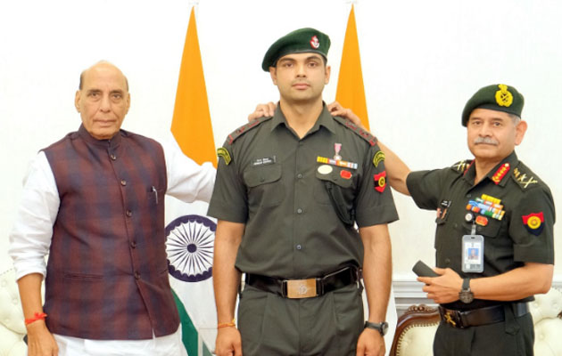 नीरज चोपड़ा को लेफ्टिनेंट कर्नल का मानद पदक प्रदान किया गया