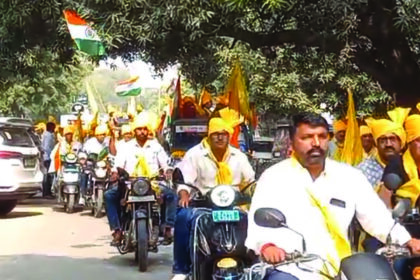 रेजांगला रज कलश यात्रा का भव्य स्वागत, समाज ने किया पुष्पवर्षा