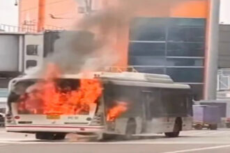 दिल्ली एयरपोर्ट पर बस में आग लगने का मामला