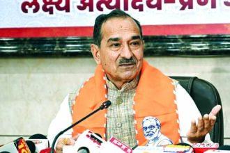 कांग्रेस आंतरिक संघर्ष और नेतृत्व की कमी से जूझ रही है