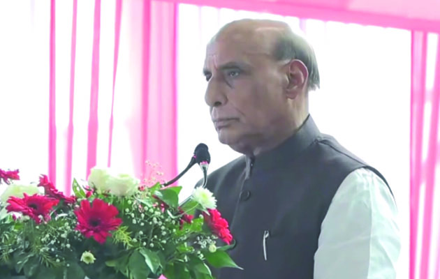 राजनाथ सिंह ने ब्रह्मोस मिसाइल के पहले बैच को हरी झंडी दिखाई