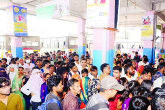 दिवाली के दौरान यात्रा में बढ़ी कठिनाई, बसें और ट्रेनें फुल