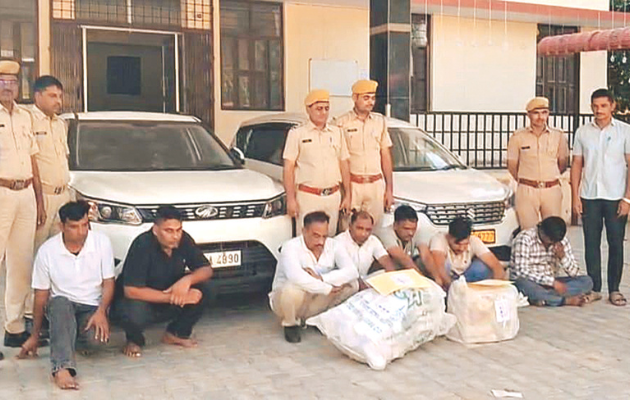 त्योहारी सीजन में जाली नोटों के साथ सात बदमाश गिरफ्तार