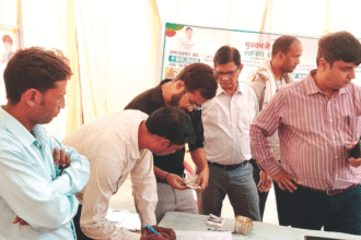 राजगढ़ नगरपालिका के सहायक कर्मचारी को रिश्वत लेते गिरफ्तार किया गया