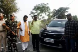 बिहार में चुनाव प्रचार के दौरान पूर्व विधायक बीयर के साथ पकड़े गए