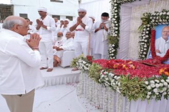 सीएम भूपेंद्र पटेल ने वजुभाई डोडिया को श्रद्धांजलि दी