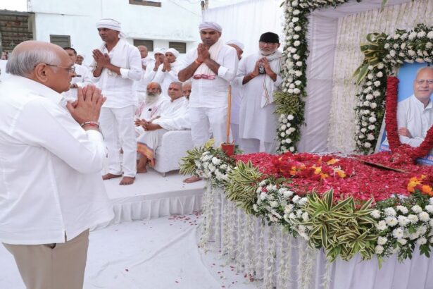सीएम भूपेंद्र पटेल ने वजुभाई डोडिया को श्रद्धांजलि दी