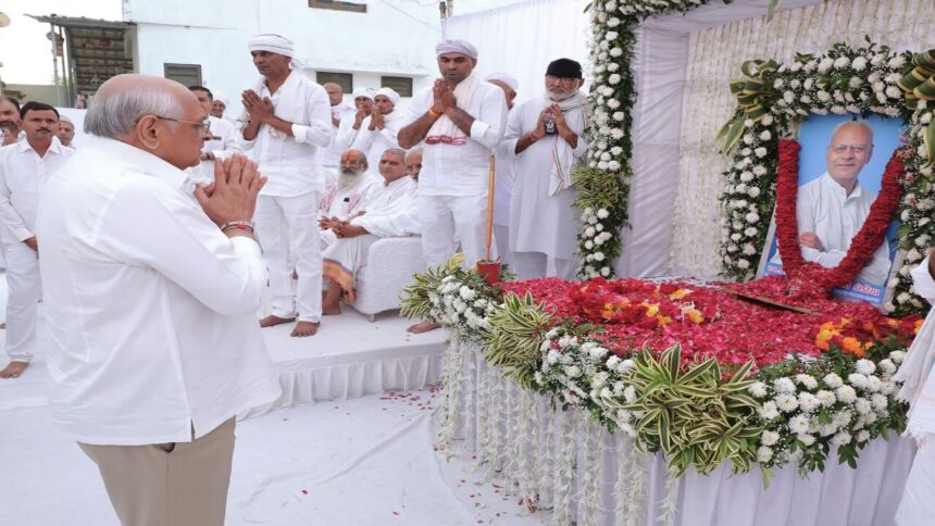 सीएम भूपेंद्र पटेल ने वजुभाई डोडिया को श्रद्धांजलि दी