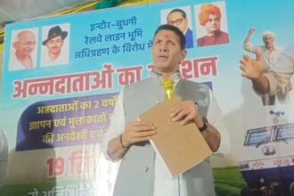 देवास में अनशन कर रहे किसानों से जीतू पटवारी की मुलाकात