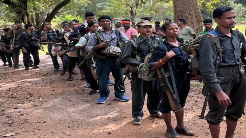 छत्तीसगढ़ जल्द नक्सलवाद से होगा मुक्त, 21 नक्सलियों ने किया सरेंडर