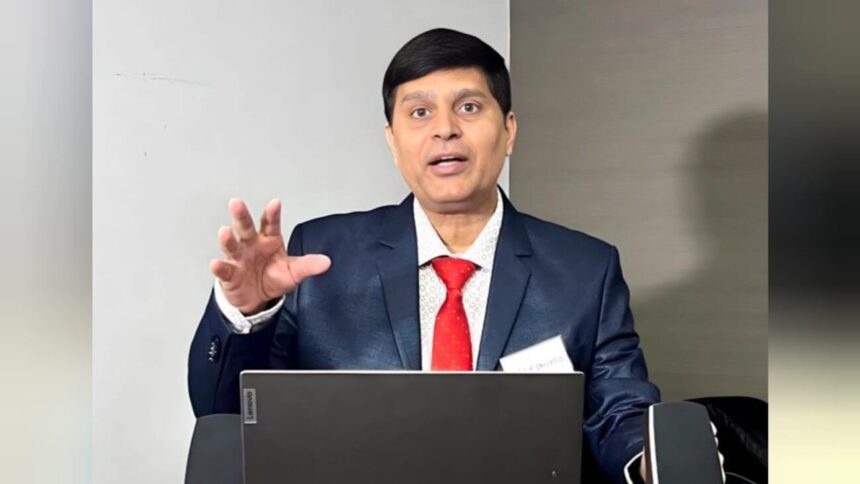 इंदौर के डॉ. ए.के. द्विवेदी ने लंदन में भारत का मान बढ़ाया