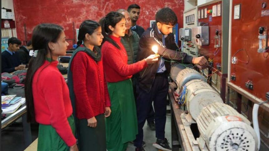 हिमाचल में तकनीकी शिक्षा में बदलाव, 12,000 से अधिक युवाओं को मिला रोजगार