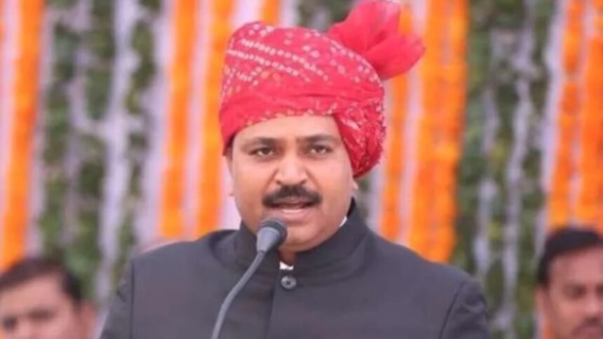 भाजपा सरकार पर टीकाराम जूली का गंभीर आरोप, यूनिफार्म राशि में कटौती