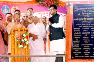 सीएम योगी ने मुस्तफाबाद का नाम बदलकर कबीरधाम रखने का प्रस्ताव दिया