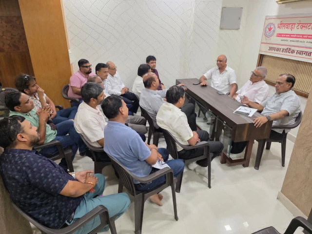 भीलवाड़ा के कपड़ा व्यापारियों ने 2 प्रतिशत लेवी का विरोध किया