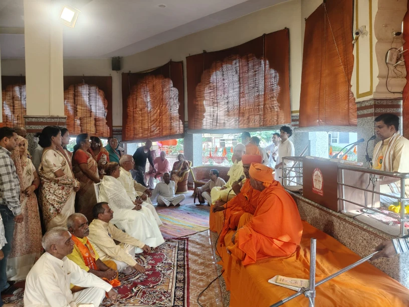 अजमेर में ऋषि उद्यान में 6 भक्तों ने वानप्रस्थ आश्रम की दीक्षा ली