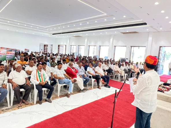 खमनोर में कांग्रेस कमेटी की बैठक में युवाओं की बड़ी संख्या