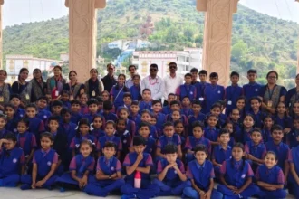 गुरु नानक स्कूल के छात्रों ने प्रताप गौरव केंद्र का दौरा किया