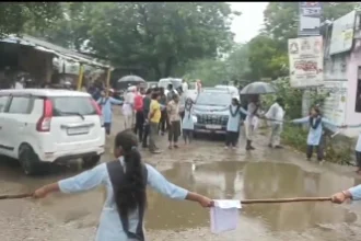 राजसमंद की छात्राओं ने शिक्षकों की कमी के खिलाफ किया प्रदर्शन