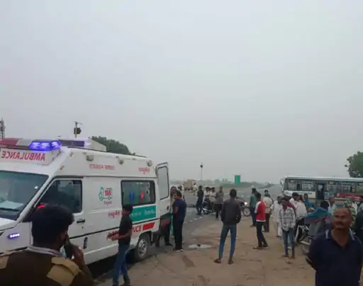 पाली में सड़क हादसे में 15 यात्री घायल, बस और टैंकर की टक्कर