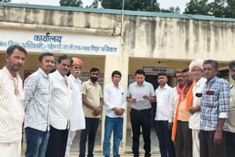 मालगढ़ के ग्रामीणों ने शिक्षकों की कमी पर जताया विरोध