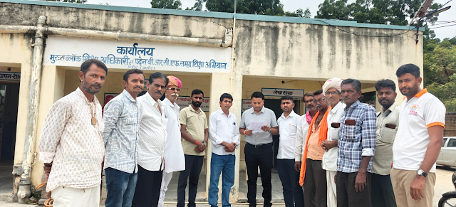 मालगढ़ के ग्रामीणों ने शिक्षकों की कमी पर जताया विरोध