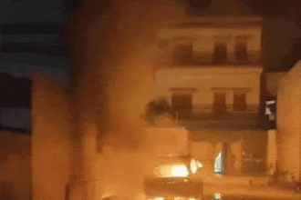 बाड़मेर में व्यापारी की फॉर्च्यूनर में आग लगने की घटना बाड़मेर में व्यापारी की फॉर्च्यूनर में आग लगने की घटना