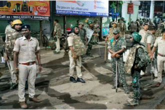 कटक में दुर्गा विसर्जन के दौरान हिंसा और पथराव की घटनाएं कटक में दुर्गा विसर्जन के दौरान हिंसा और पथराव की घटनाएं
