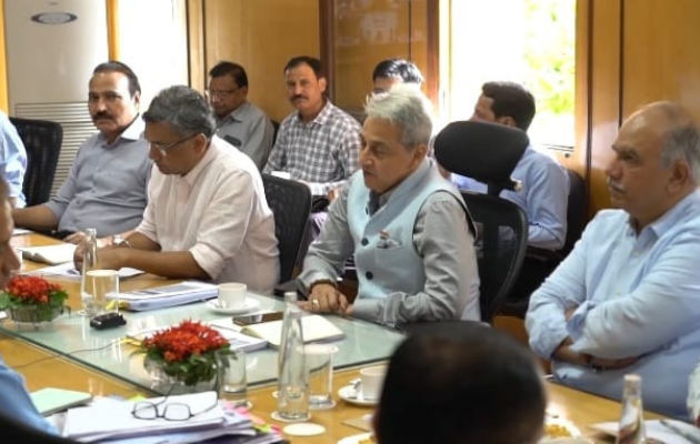 राज्य सरकार के कार्यक्रमों की समीक्षा के लिए बैठक