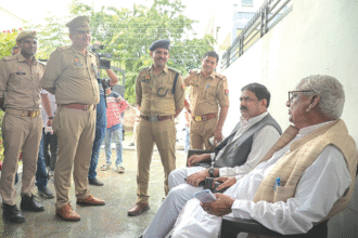 बरेली में सपा नेताओं को रोका गया, माता प्रसाद पांडेय नजरबंद बरेली में सपा नेताओं को रोका गया, माता प्रसाद पांडेय नजरबंद