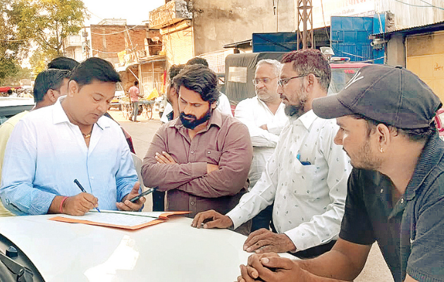कोटा में पॉलिथीन के खिलाफ कार्रवाई, दो दुकानों पर ताला