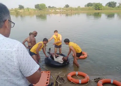 धौलपुर में पार्वती नदी में डूबने से तीन युवकों की मौत