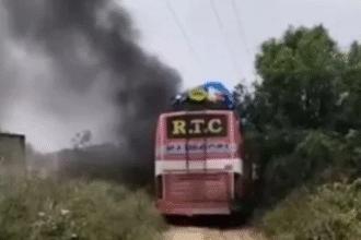 हाईटेंशन लाइन से बस में करंट लगने से दो मजदूरों की मौत