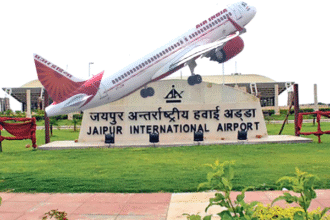 जयपुर एयरपोर्ट पर फ्लाइट की लैंडिंग में आई बाधा