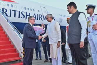 ब्रिटेन के प्रधानमंत्री केअर स्टार्मर का देवेंद्र फडणवीस ने स्वागत किया