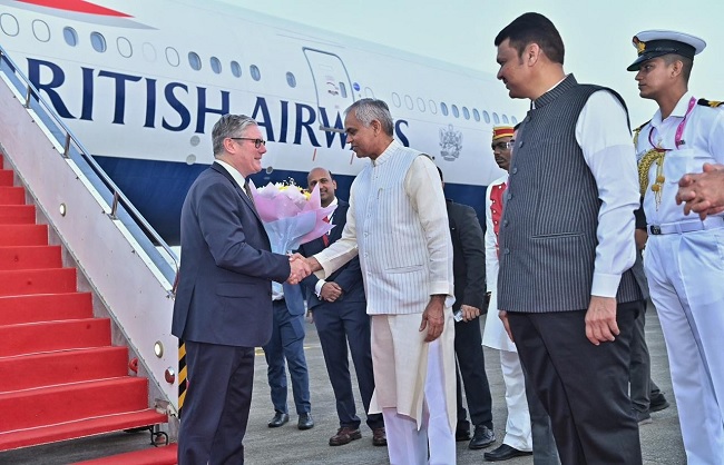 ब्रिटेन के प्रधानमंत्री केअर स्टार्मर का देवेंद्र फडणवीस ने स्वागत किया