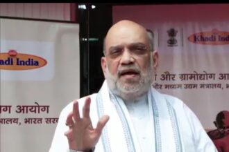 अमित शाह ने खादी वस्त्र खरीदने की अपील की