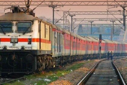 त्यौहारों के दौरान विशेष रेलसेवाओं का संचालन बढ़ा