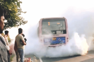 जयपुर में लो-फ्लोर बस में आग लगने से यात्रियों ने कूदकर बचाई जान