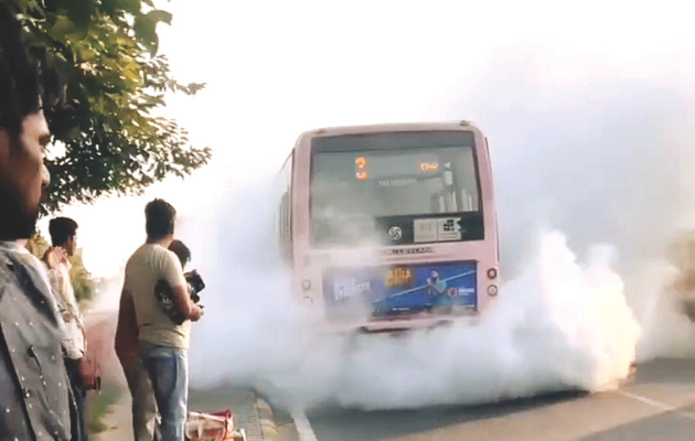 जयपुर में लो-फ्लोर बस में आग लगने से यात्रियों ने कूदकर बचाई जान