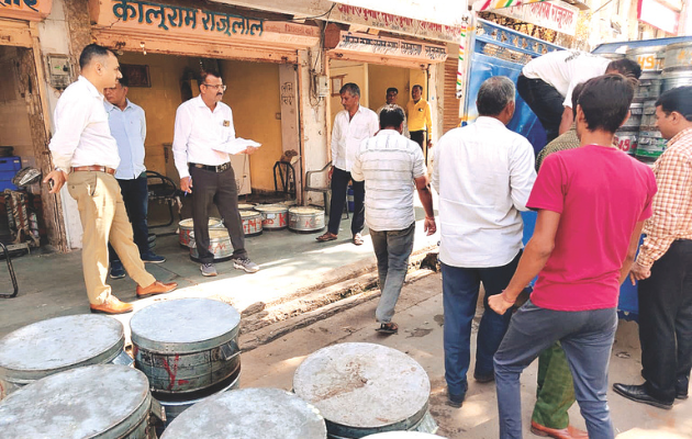 त्योहारों में मिलावट पर कड़ी कार्रवाई, 1380 किलो मावा नष्ट