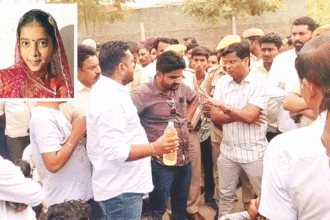 दूषित पानी पीने से किशोरी की मौत, ग्रामीणों का प्रदर्शन